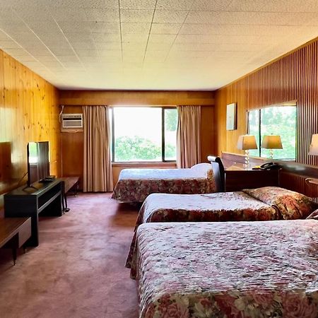 Airport Inn Quesnel Exterior photo