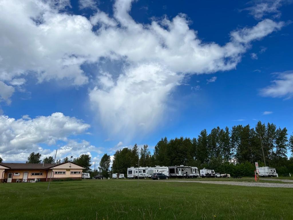 Airport Inn Quesnel Exterior photo