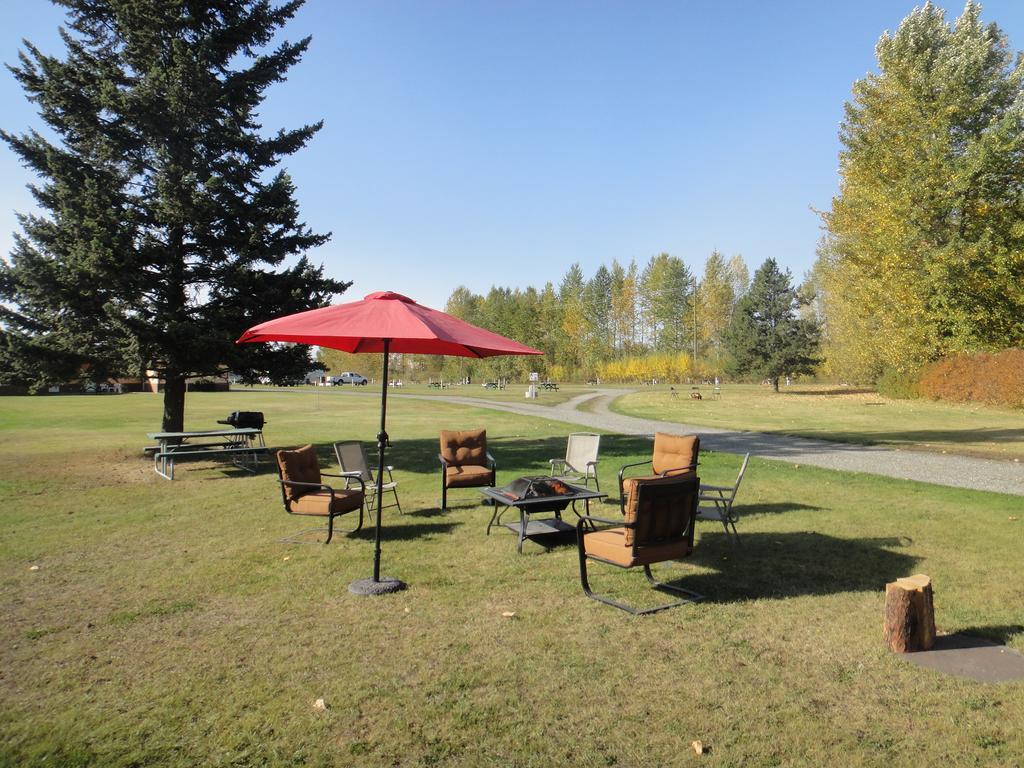 Airport Inn Quesnel Exterior photo