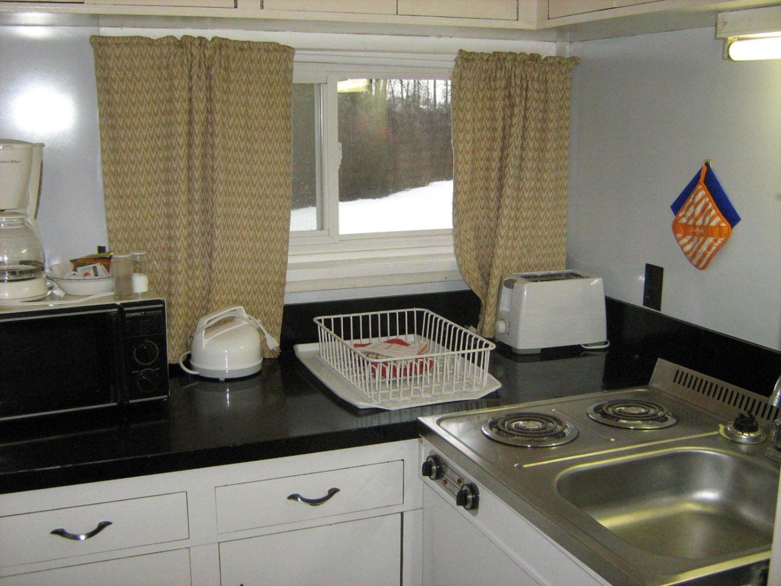 Airport Inn Quesnel Room photo