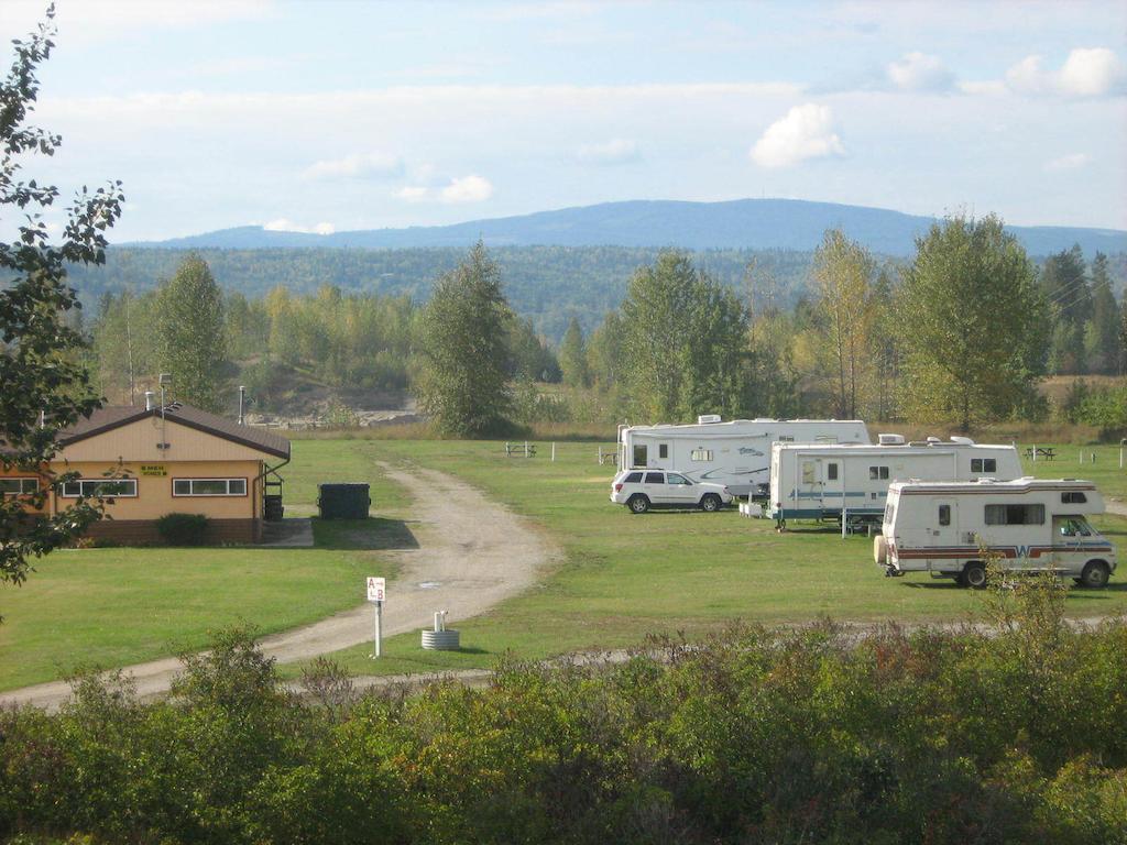 Airport Inn Quesnel Exterior photo