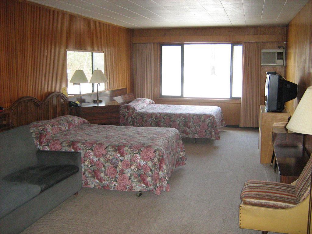 Airport Inn Quesnel Room photo